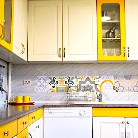 Znk Family House Скоп'є